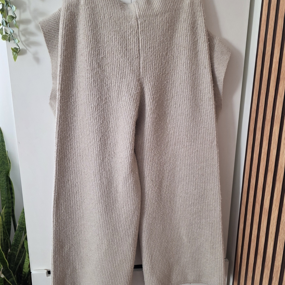 Cozy Beige Knit Sweater and Pants Set - Picture 3 of 7